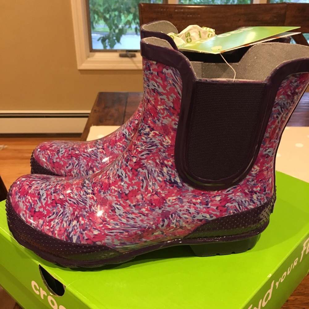 Crocs shirt welly boots - NWT